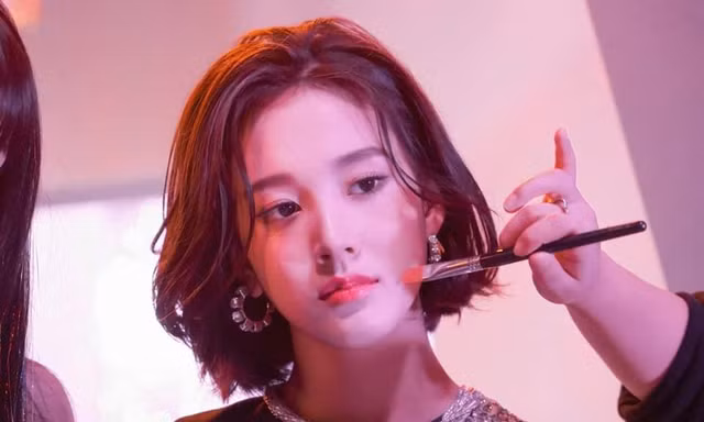 Không một ai như "em út" J (STAYC): Gặp sự cố trong cửa hàng tiện lợi, ai biết cũng cười 