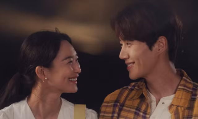 "Hometown Cha Cha Cha" tập 11: Vừa mới yêu nhau mà Kim Seon Ho đã "no đòn" vì Shin Min Ah