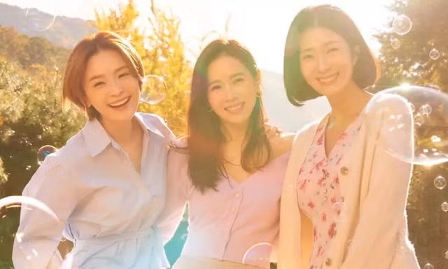 Phim "39" tung poster: Nữ chính Hospital Playlist rạng rỡ, Son Ye Jin "xinh muốn xỉu"