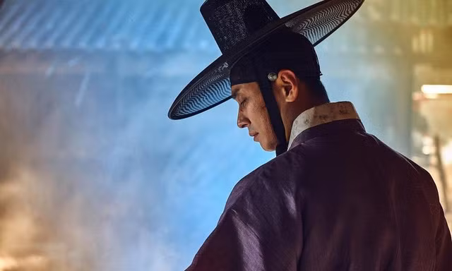 Sau ngoại truyện của Jeon Ji Hyun, "Kingdom" ra mắt phần riêng về "Thái tử" Joo Ji Hoon