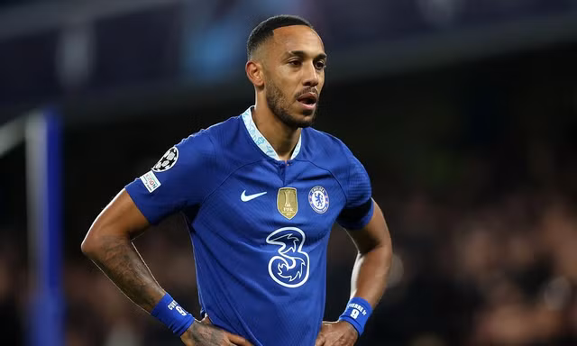 Chelsea 'ngậm đắng nuốt cay', trả tiền để tống khứ Aubameyang 