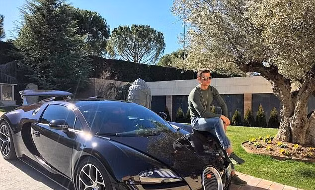 Siêu xe của Ronaldo gây tai nạn tại Tây Ban Nha 