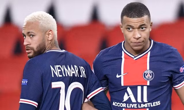 Neymar và Mbappe tranh nhau đá 11m, BHL phải tổ chức hòa giải 