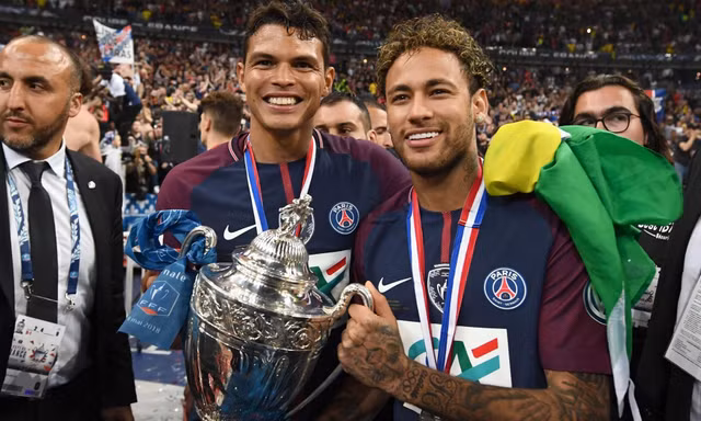Thiago Silva 'dụ dỗ' Neymar khoác áo Chelsea 