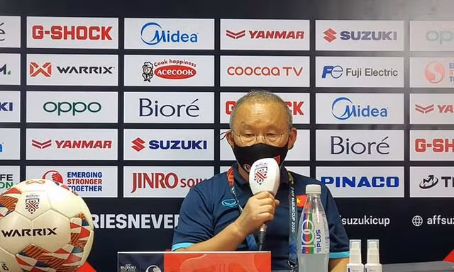 HLV Park Hang-seo khen học trò, muốn thắng 'đàn em' Shin Tae Yong ở trận gặp Indonesia