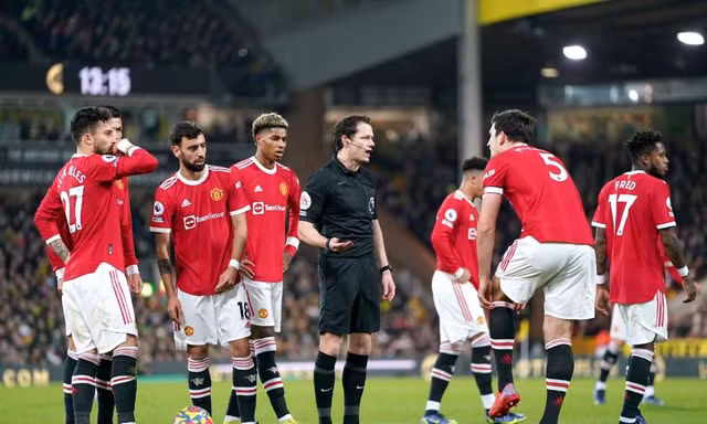 Trận MU gặp Brentford bị hoãn vì 4 cầu thủ dính COVID-19