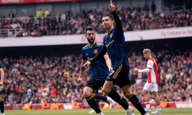 Ronaldo cán mốc 100 bàn thắng ở Ngoại hạng Anh, lập kỷ lục chưa từng có ngày MU bại trận 