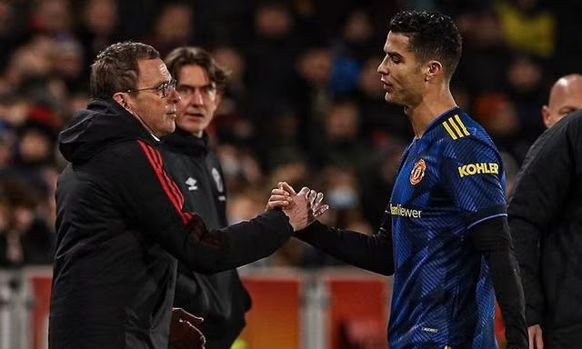 HLV MU giải thích về quyết định thay người khiến Ronaldo giận dỗi