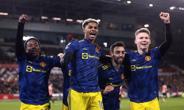 Các cầu thủ MU nói gì trong giờ nghỉ trước khi đè bẹp Brentford ở hiệp 2?