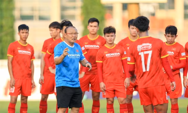 Trụ cột mắc COVID-19, HLV Park Hang-seo chuẩn bị thêm phương án nhân sự