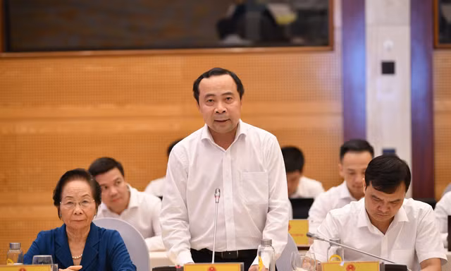 PGS.TS Vũ Hải Quân, Giám đốc ĐH Quốc gia TPHCM báo cáo tại Hội nghị.