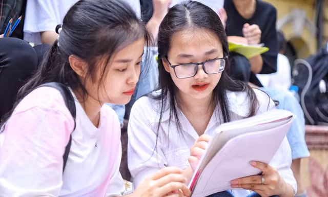 Tranh luận việc có cần thiết công bố đề thi minh họa: Bỏ hay giữ?