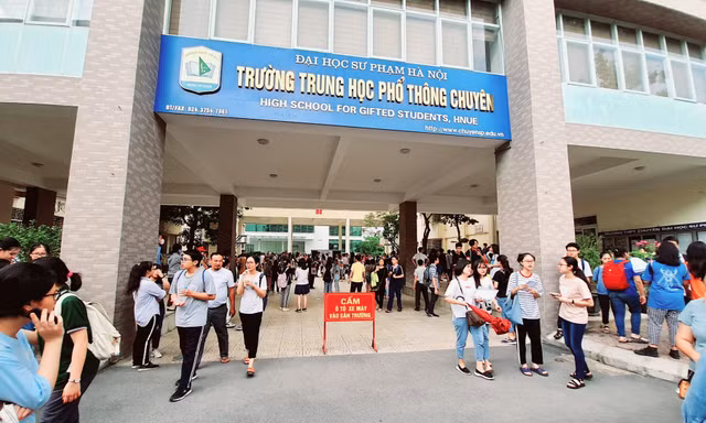 Trường chuyên Sư phạm: Nhiều học sinh thi lớp 10 ngỡ ngàng từ đỗ thành trượt