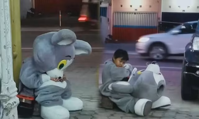 Xúc động với cậu bé 9 tuổi hàng ngày đi bộ 10km để kiếm tiền mua đồ ăn cho cả nhà