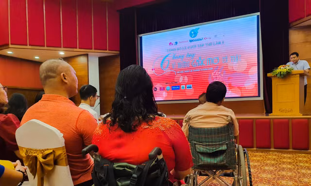 Lễ cưới tập thể 'Giấc mơ có thật' cho hơn 40 cặp đôi khuyết tật 
