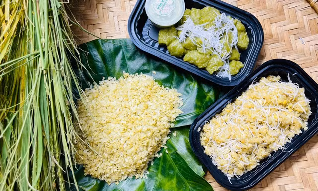 Làng Mễ Trì 'đỏ lửa', rộn ràng nhịp chày giã cốm