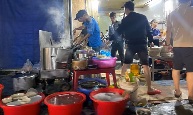 Nhếch nhác phố ẩm thực ở trung tâm Hải Phòng