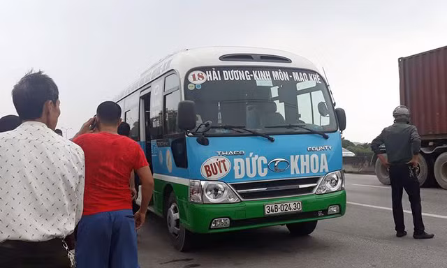 Tài xế tử vong trong cabin xe buýt ở Hải Dương