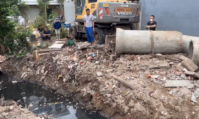 Hải Phòng: Điều tra nhóm 'côn đồ' phá hoại tài sản công giữa ban ngày