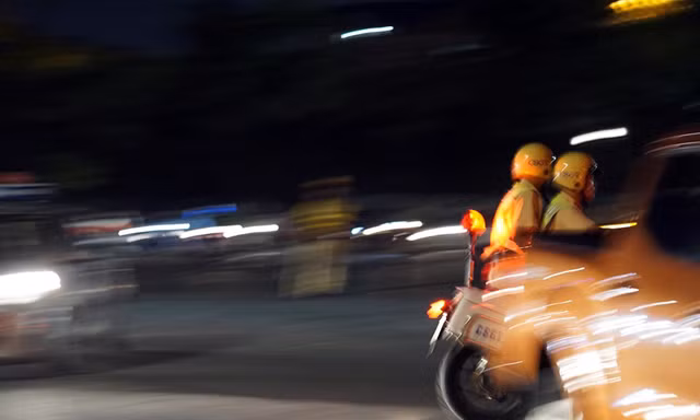 Cảnh sát trắng đêm chống đua sau trận Việt Nam thắng Malaysia
