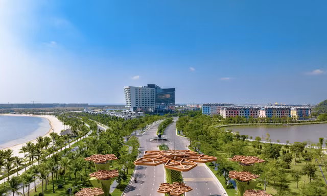 Khu du lịch quốc tế Đồi Rồng, tại quận Đồ Sơn.