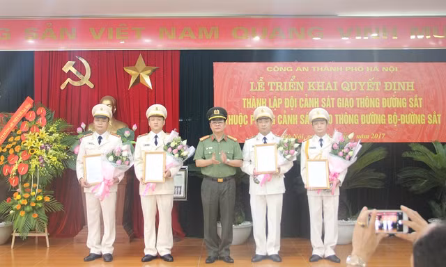 Công an Hà Nội thành lập Đội CSGT đường sắt.