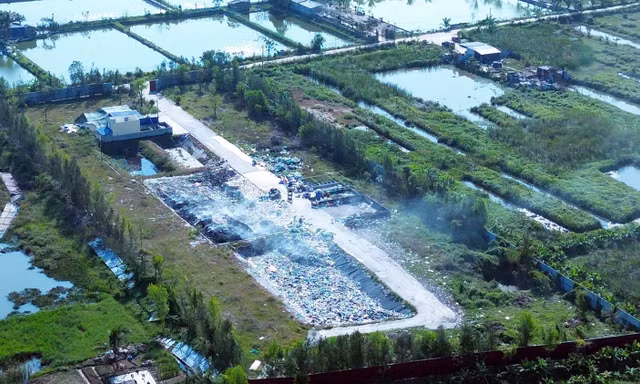 Hỏa diệm sơn rác phả khói độc, dân nghẹt thở, lãnh đạo xã nói gì?