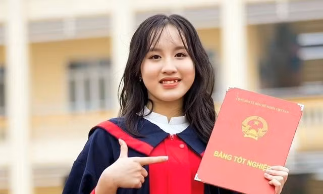 Nữ thủ khoa lớp 10 ở Hải Phòng đạt 49/50 điểm
