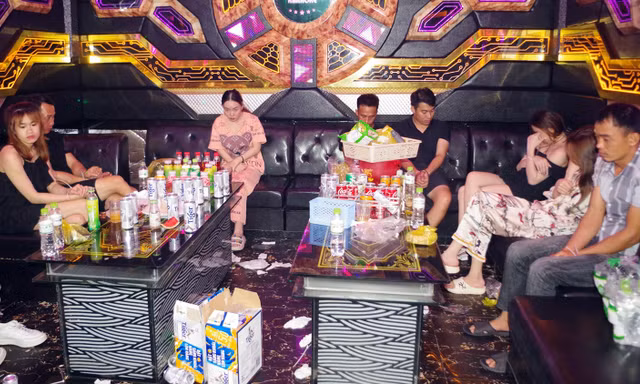 Bắt quả tang nhóm dân chơi tổ chức 'tiệc' ma túy trong quán karaoke ở Hải Phòng 