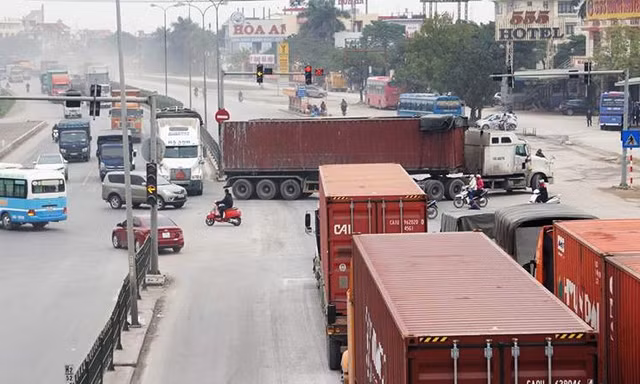 Tận thấy bất cập trên quốc lộ xảy ra tai nạn 8 người chết ở Hải Dương