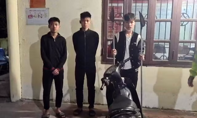 Ba thanh niên tại cơ quan công an.
