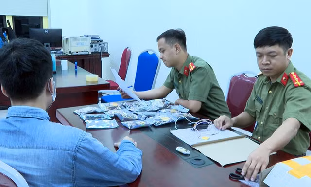 Thu giữ hàng trăm thiết bị gian lận trước kỳ thi tốt nghiệp 