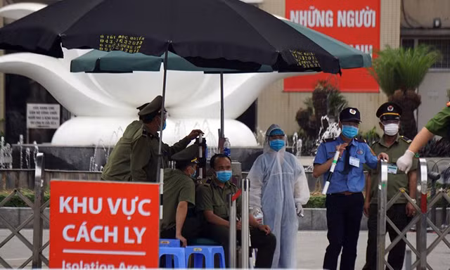 Lập chốt bảo vệ, siết chặt an ninh quanh Bệnh viện Bạch Mai