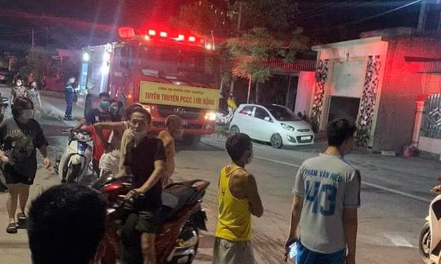 Lực lượng chức năng tại hiện trường vụ việc.