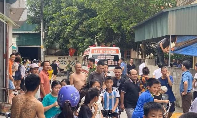 Cảnh sát tới hiện trường vụ án. 