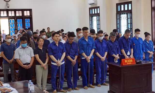 Hoãn phiên sơ thẩm vụ 14 cán bộ Hải quan Hải Phòng tiếp tay cho buôn lậu