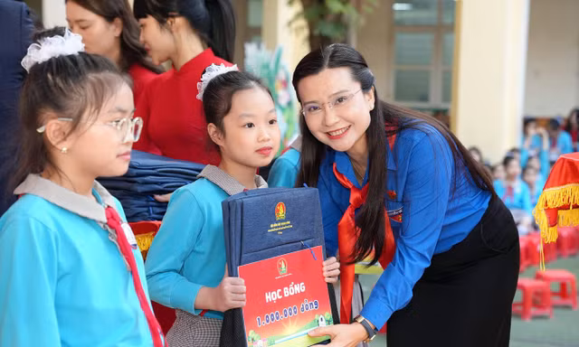 Thiếu nhi cả nước thi đua chào mừng kỷ niệm 50 năm ngày giải phóng miền Nam 