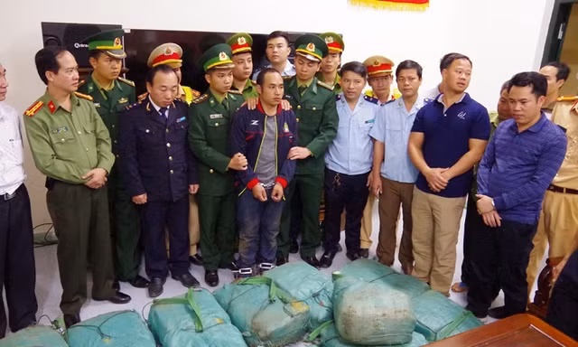 Đối tượng cùng tang vật bị bắt giữ