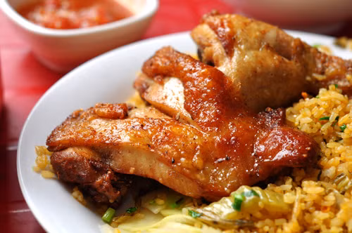 Cơm rang vỉa hè phố cổ Hà Nội ngày se lạnh