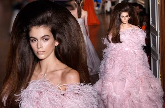 Con gái 16 tuổi của Cindy Crawford lộng lẫy như công chúa
