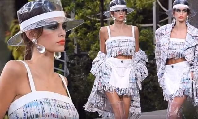 Con gái Cindy Crawford đẹp xuất thần trong show của Chanel