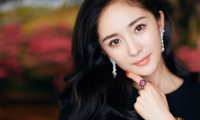 Nhan sắc ‘càng ngắm càng yêu’ của ‘tiểu hoa đán’ Dương Mịch