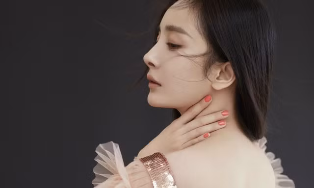 Dương Mịch trang điểm nhẹ vẫn quá xinh đẹp, tỏa khí chất thần tiên 