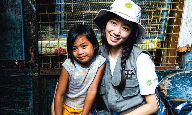 Ngọc nữ xứ Hàn Park Shin Hye chung tay mở trường cho trẻ nghèo 