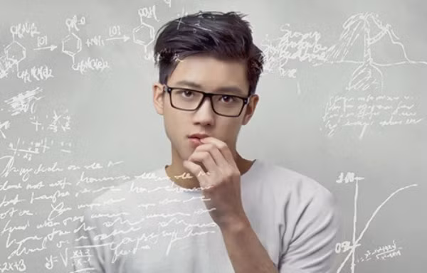 Từ chối Google, 'hotboy' gốc Việt làm cố vấn Bộ Tài chính Anh ở tuổi 24?