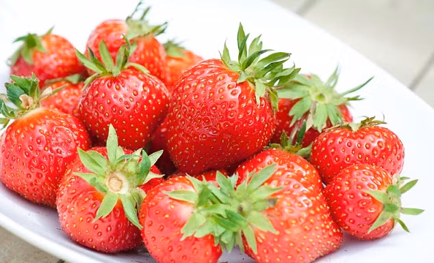 Ăn dâu tây để giảm huyết áp