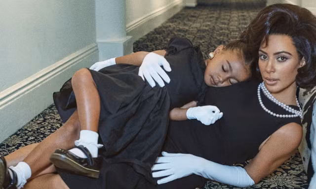 Kim Kardashian bất ngờ hóa quý cô thanh lịch quyền quý