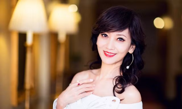 Mỹ nhân ‘Bến Thượng Hải’ trẻ đẹp khó tin ở tuổi 62
