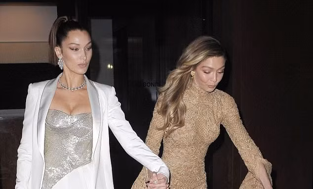 ‘Chân dài’ Gigi Hadid suýt ‘vồ ếch’ vì váy bó sát gợi cảm