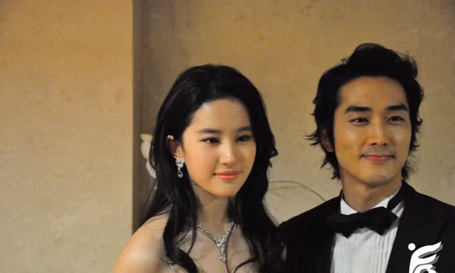 Song Seung Hun 'vướng lưới tình' mỹ nhân Hoa ngữ Lưu Diệc Phi